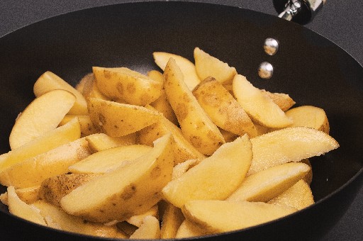 Rohe Kartoffel Wedges mit Schale 4 KG (72)