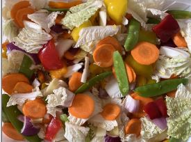 GEMÜSEMIX ASIA GALERIA (72) 1 KG BEUTEL 25% Chinakohlstreifen, 15% Möhrenscheiben, je 15% Paprikawürfel gelb + rot, je 7,5% Bambussprossen, Kaiserschoten, Mungbohnenkeime + rote Zwiebelachtel Gemüsemix Asia Galeria 1Kg