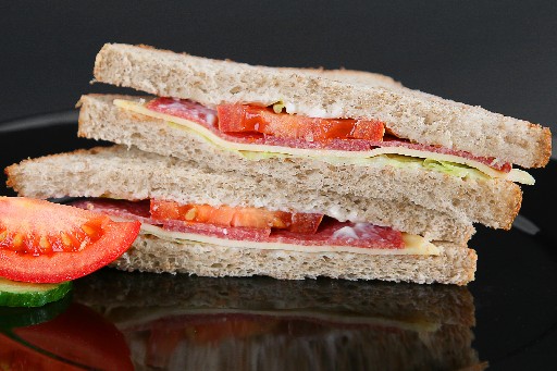 VOLLKORN SANDWICH SALAMI & KÄSE 2ER (72) Vollkorn Sandwich Salami & Käse 2er