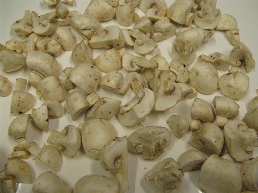 BIO CHAMPIGNONS GEVIERTELT (27) 1 KG (DE-ÖKO-006) Bio Champignons geviertelt 1kg (DE-ÖKO-006)