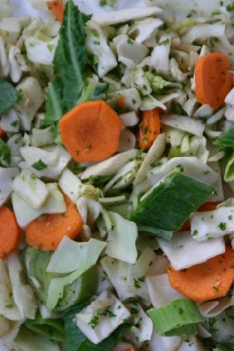 PICHELSTEINER GEMÜSEMISCHUNG (33) 1 KG Je 20% Porreeringe, Möhrenscheiben, Selleriestifte, Wirsingwürfel + Weißkohlwürfel Pichelsteiner Gemüsemischung 1kg
