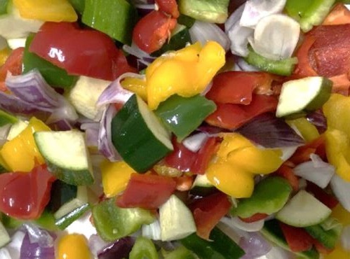 MEDITERRANES OFEN-GEMÜSE OHNE KNOBLAUCH OHNE KRÄUTER (72) 2,5 KG Zucchini grün,Auberginen, Zwiebeln rot geschält, Paprika gelb, Paprika rot, Mediterranes Ofen-Gemüse Ohne Knoblauch Ohne Kräuter (33) 2,5 kg