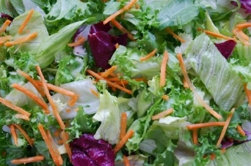 MISCHSALAT POLONAISE (33) 1 KG 40% Endivienstreiden, 28% Friseestreifen, 20% Möhrenstreifen, 12% Radicchiostreifen Mischsalat Polonaise 1kg