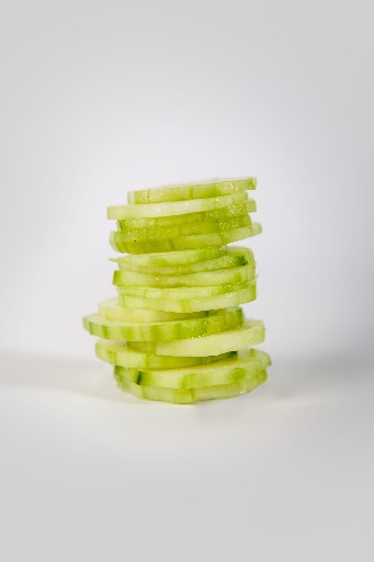 HENKEL GURKEN SCHEIBEN OHNE SCHALE 3MM FRISCH 2,5Kg (72) Gurken Scheiben ohne Schale 3mm frisch 2,5 Kg