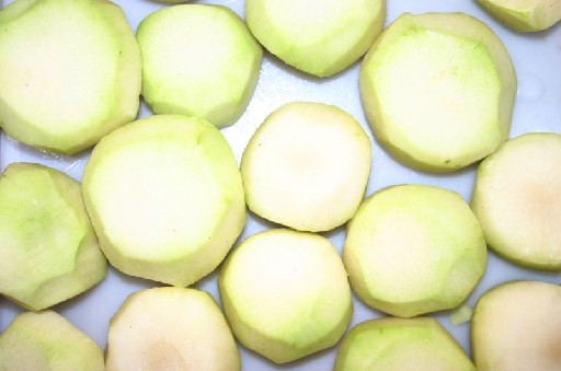 KOHLRABI GESCHÄLT GANZ (33) 2,5 KG Kohlrabi geschält ganz 2,5kg
