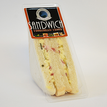 *WS* 4 X 135G TRAVELERS SANDWICH SCHWARZWÄLDER SCHINKEN (521) Weizenbrot, Mayonnaise, Schwarzwälder Schinken, Gewürzgurke, Gouda Travelers Sandwich Schwarzwälder Schinken 4x135g
