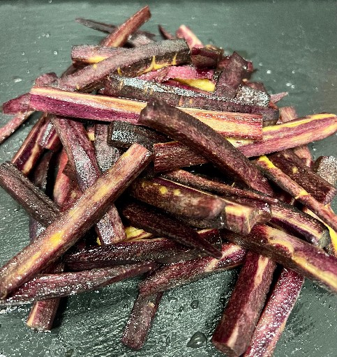 LILA MÖHREN STICKS 1KG BEUTEL (72) Lila Möhrensticks 1kg 