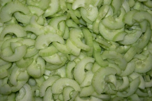 EXTRA GURKEN HALBMONDE  GROB OHNE SCHALE/KERN 10MM (72) 1KG Extra Gurken Halbmonde grob ohne Schale/Kern 10mm 1kg