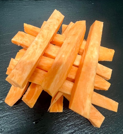 SÜSSKARTOFFEL GESCHÄLT POMMES 10MM (33) 2,5 KG Süsskartoffel geschält Pommes 10mm 2,5kg