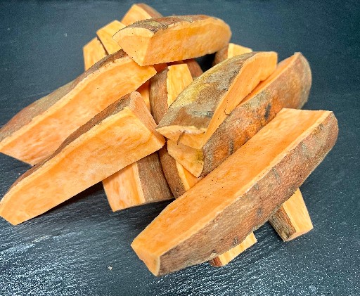 SÜSSKARTOFFEL WEDGES 12CM LANG MIT SCHALE  (72) 1,0KG Süsskartoffel Wedges 12cm lang mit Schale 1kg