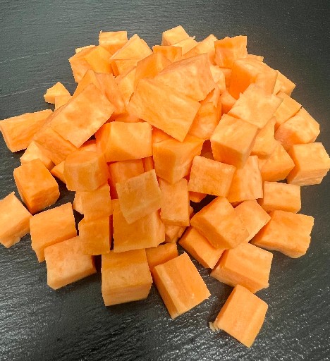 SÜSSKARTOFFEL GESCHÄLT WÜRFEL GROB 10MM (33) 1 KG Süsskartoffel geschält Würfel grob 10mm 1kg