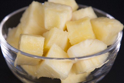 ANANAS WÜRFEL 20-30MM 1KG SCHALE (72) Ananas Würfel 20-30mm 1kg Schale